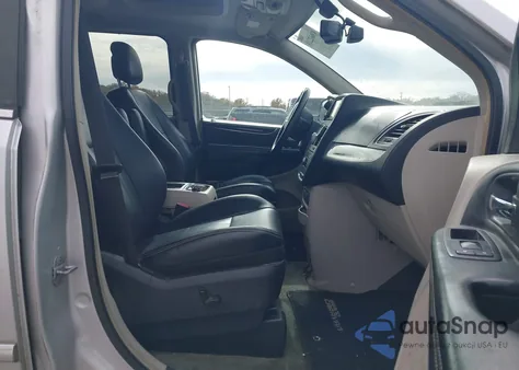 2011 Chrysler Town & Country Touring-L из США, поврежденный, VIN 2A4RR8DG6BR716570